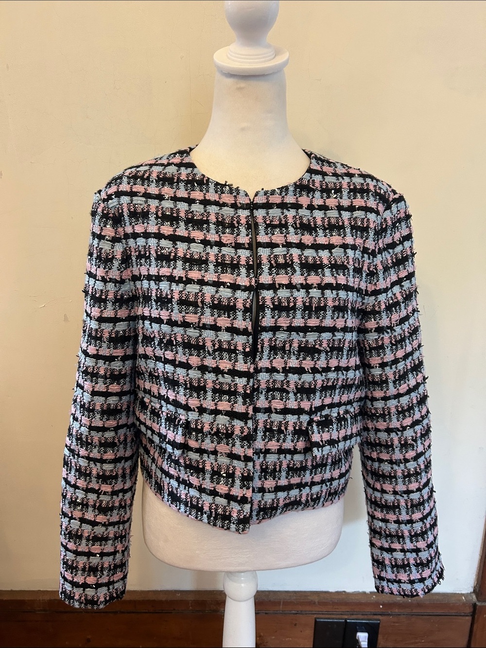 Ann Taylor Cropped Tweed Jacket in Pink Black Blue Size 6 EUC
